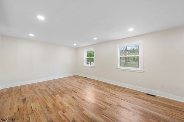 77 Greenbrook Rd, Middlesex Boro, NJ 08846