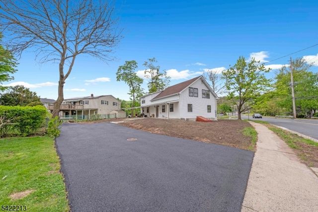 77 Greenbrook Rd, Middlesex Boro, NJ 08846