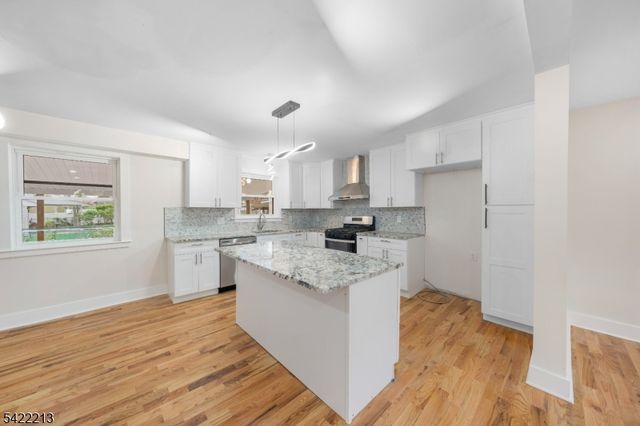 77 Greenbrook Rd, Middlesex Boro, NJ 08846