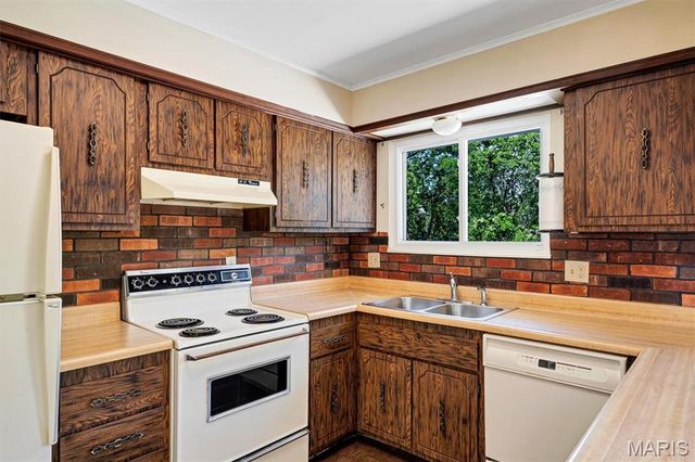 5615 Chalet Manor Court, St Louis, MO 63129