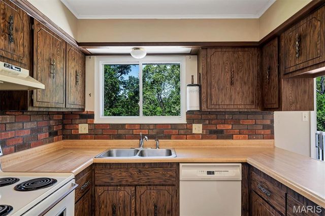 5615 Chalet Manor Court, St Louis, MO 63129