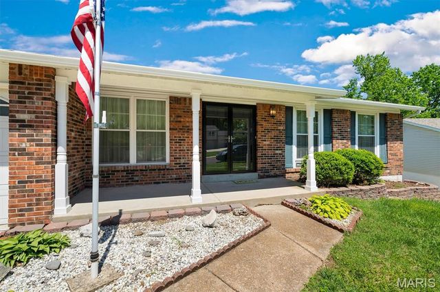 5615 Chalet Manor Court, St Louis, MO 63129