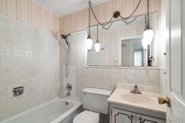 5615 Chalet Manor Court, St Louis, MO 63129