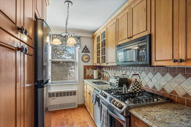 220-55 46th Avenue 5A, Bayside, NY 11361