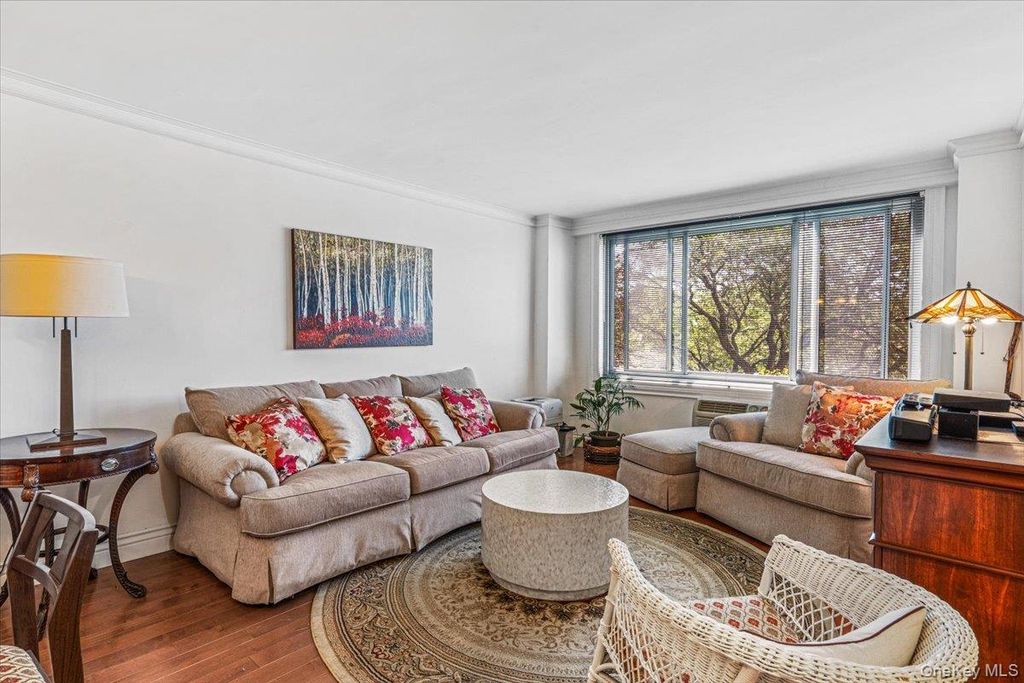 220-55 46th Avenue 5A, Bayside, NY 11361 — photo 2