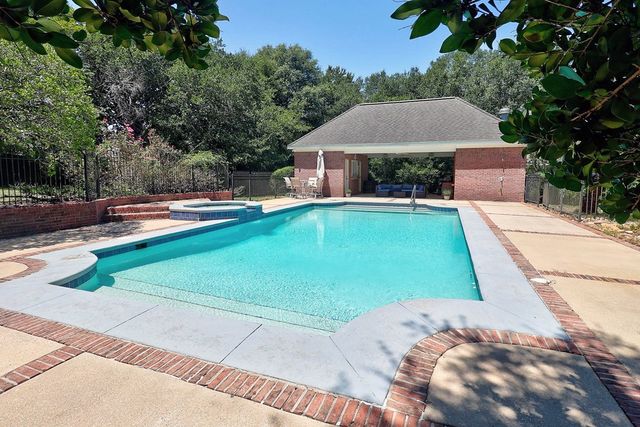 221 Asphodel Drive, Dothan, AL 36303