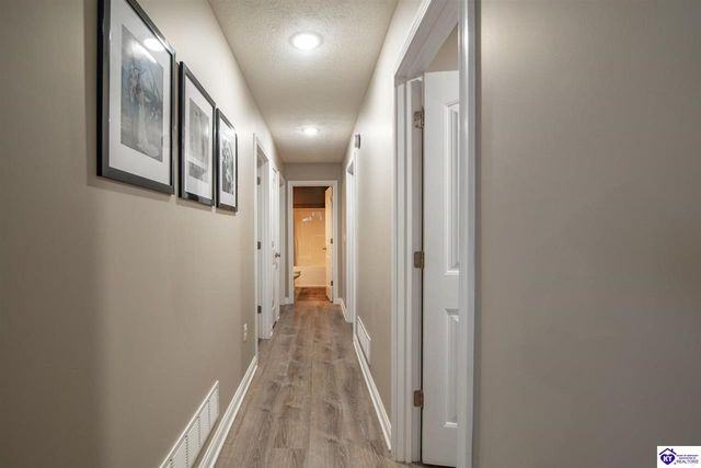 26 Whistling Oaks Boulevard, Glendale, KY 42740