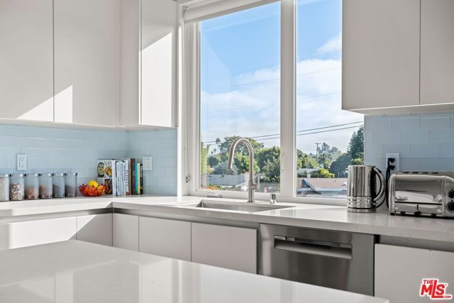 11724 Culver Boulevard 10, Los Angeles, CA 90066