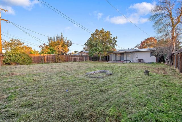 1138 W Lansing Way, Fresno, CA 93705