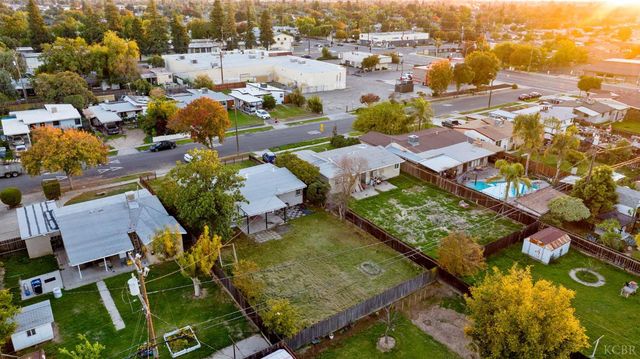 1138 W Lansing Way, Fresno, CA 93705