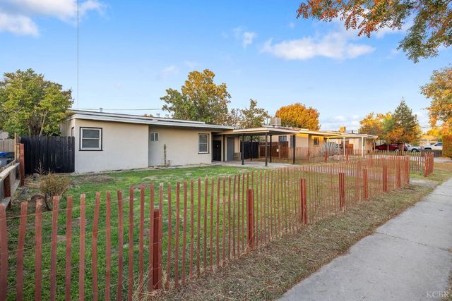 1138 W Lansing Way, Fresno, CA 93705