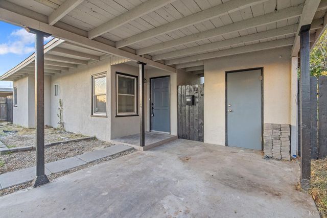 1138 W Lansing Way, Fresno, CA 93705