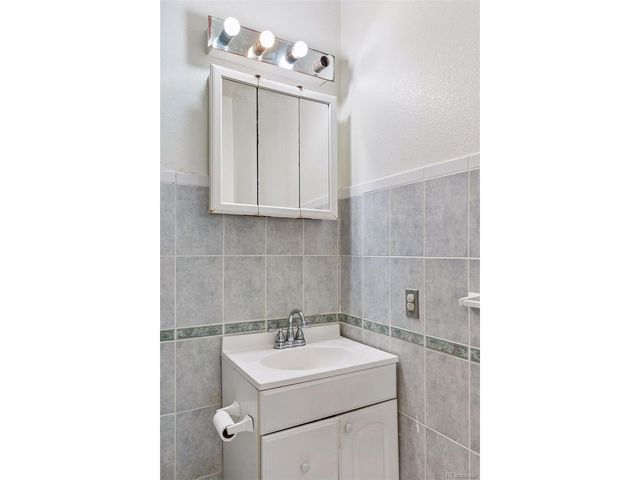 1631 W Hoye Pl, Denver, CO 80223