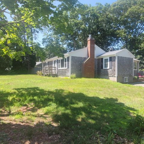 32 Chadwick Avenue, Hyannis, MA 02601