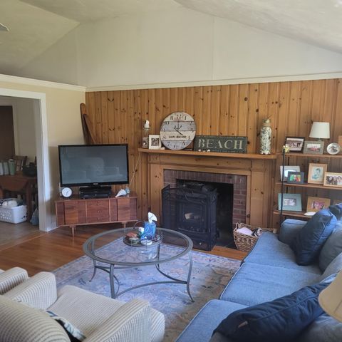 32 Chadwick Avenue, Hyannis, MA 02601