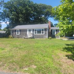 32 Chadwick Avenue, Hyannis, MA 02601