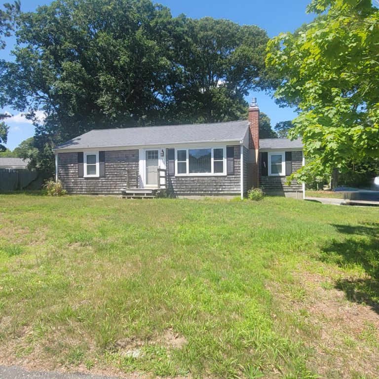 32 Chadwick Avenue, Hyannis, MA 02601