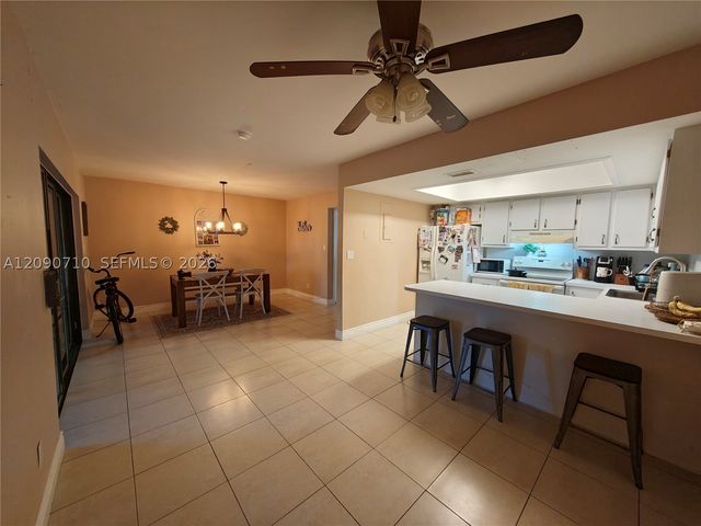 40 Pleasant Hill Ln 40, Tamarac, FL 33319