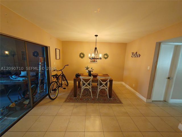 40 Pleasant Hill Ln 40, Tamarac, FL 33319