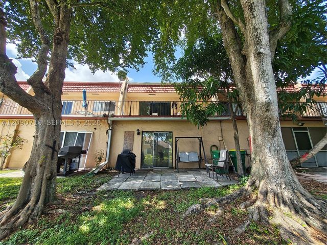 40 Pleasant Hill Ln 40, Tamarac, FL 33319