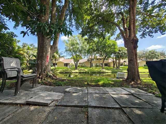40 Pleasant Hill Ln 40, Tamarac, FL 33319