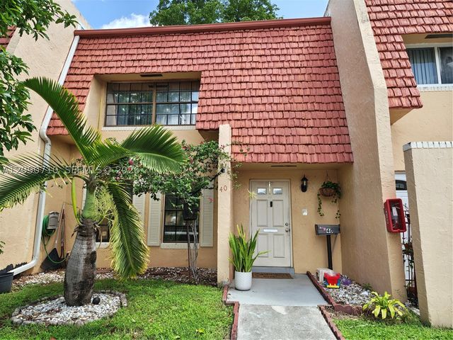 40 Pleasant Hill Ln 40, Tamarac, FL 33319