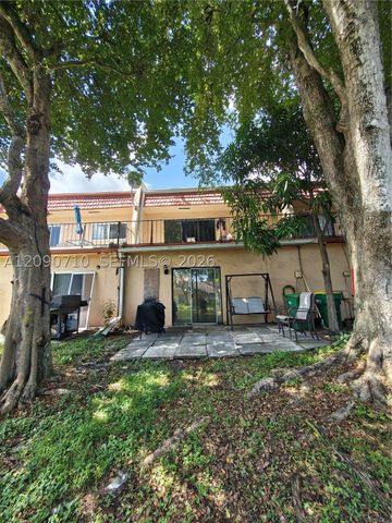 40 Pleasant Hill Ln 40, Tamarac, FL 33319