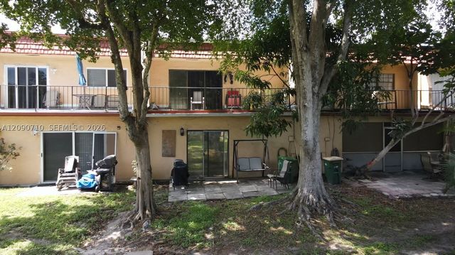 40 Pleasant Hill Ln 40, Tamarac, FL 33319