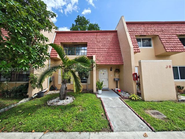 40 Pleasant Hill Ln 40, Tamarac, FL 33319