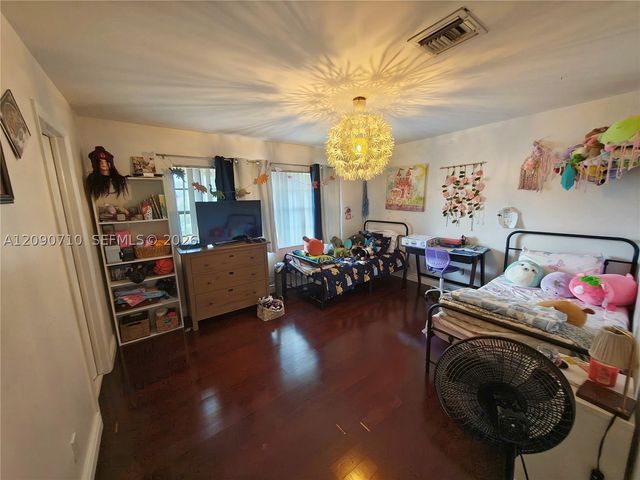 40 Pleasant Hill Ln 40, Tamarac, FL 33319