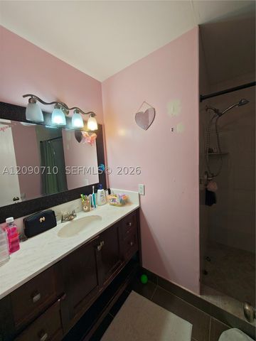 40 Pleasant Hill Ln 40, Tamarac, FL 33319