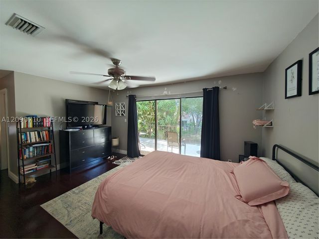 40 Pleasant Hill Ln 40, Tamarac, FL 33319