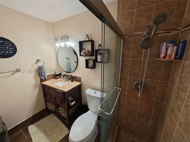 40 Pleasant Hill Ln 40, Tamarac, FL 33319