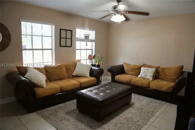 40 Pleasant Hill Ln 40, Tamarac, FL 33319