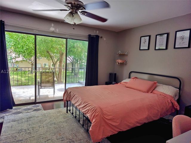 40 Pleasant Hill Ln 40, Tamarac, FL 33319