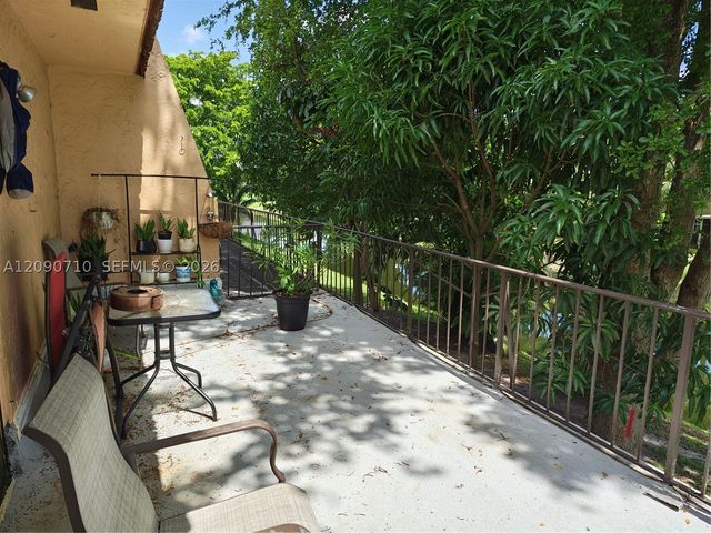 40 Pleasant Hill Ln 40, Tamarac, FL 33319