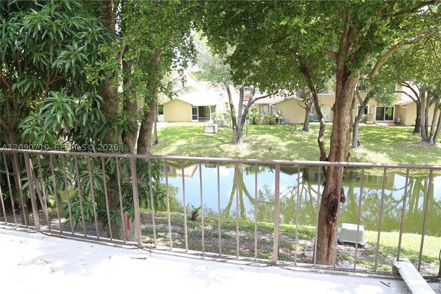 40 Pleasant Hill Ln 40, Tamarac, FL 33319