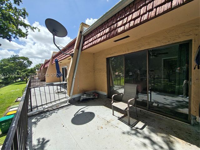 40 Pleasant Hill Ln 40, Tamarac, FL 33319