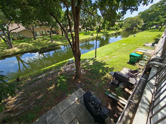 40 Pleasant Hill Ln 40, Tamarac, FL 33319