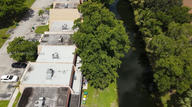 40 Pleasant Hill Ln 40, Tamarac, FL 33319