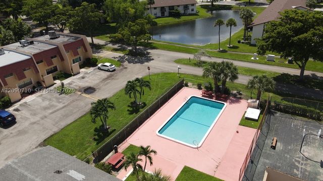 40 Pleasant Hill Ln 40, Tamarac, FL 33319