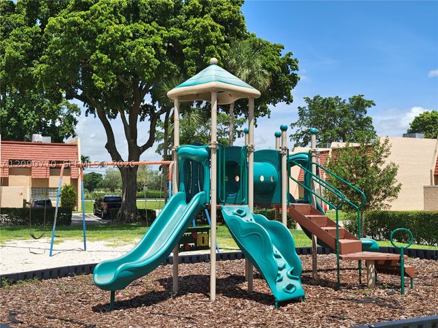 40 Pleasant Hill Ln 40, Tamarac, FL 33319
