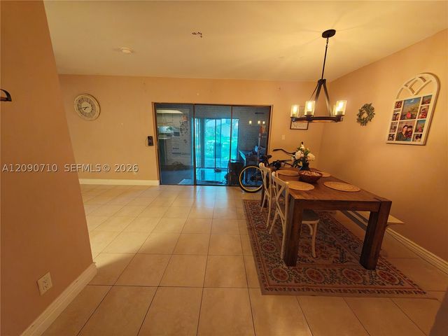 40 Pleasant Hill Ln 40, Tamarac, FL 33319