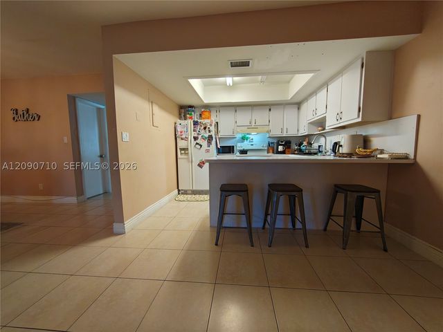 40 Pleasant Hill Ln 40, Tamarac, FL 33319