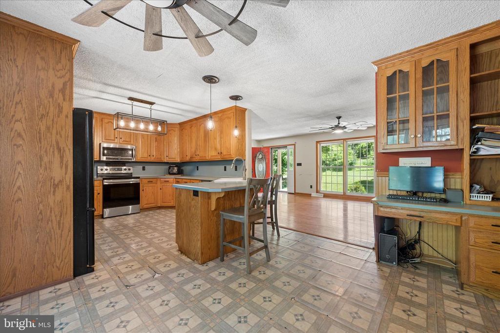 Image 10 of property listing at 8354 MOUNTAIN LAUREL RD, Boonsboro, MD 21713