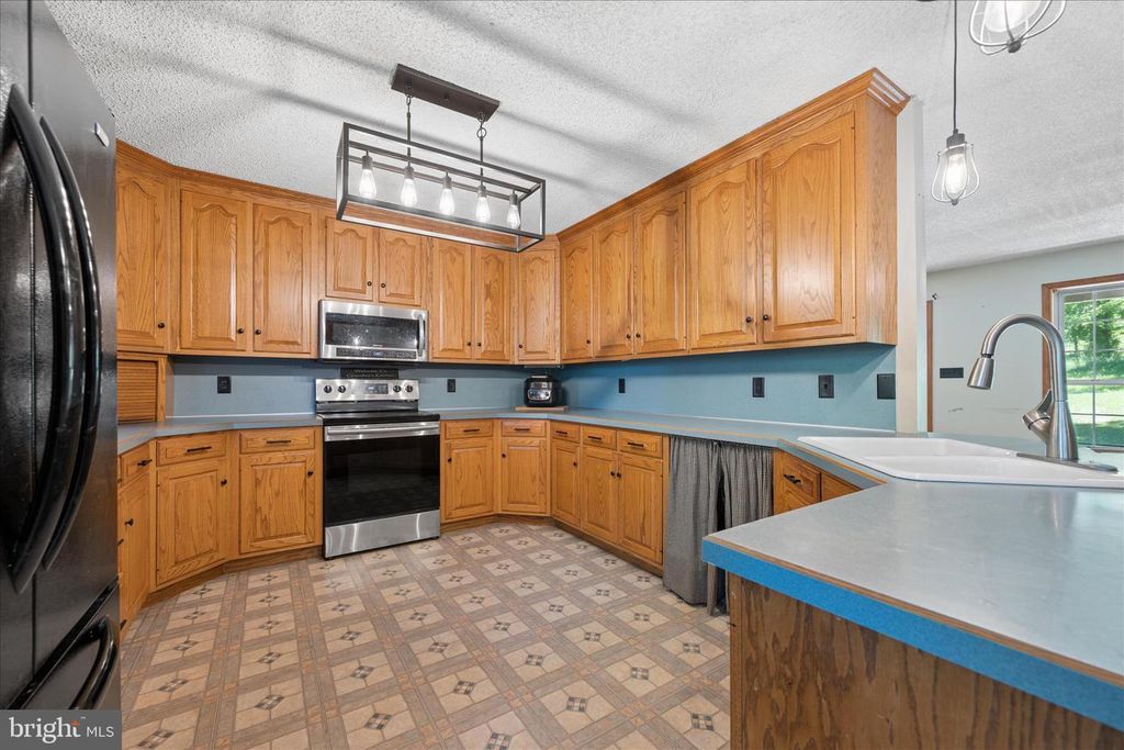 Image 12 of property listing at 8354 MOUNTAIN LAUREL RD, Boonsboro, MD 21713