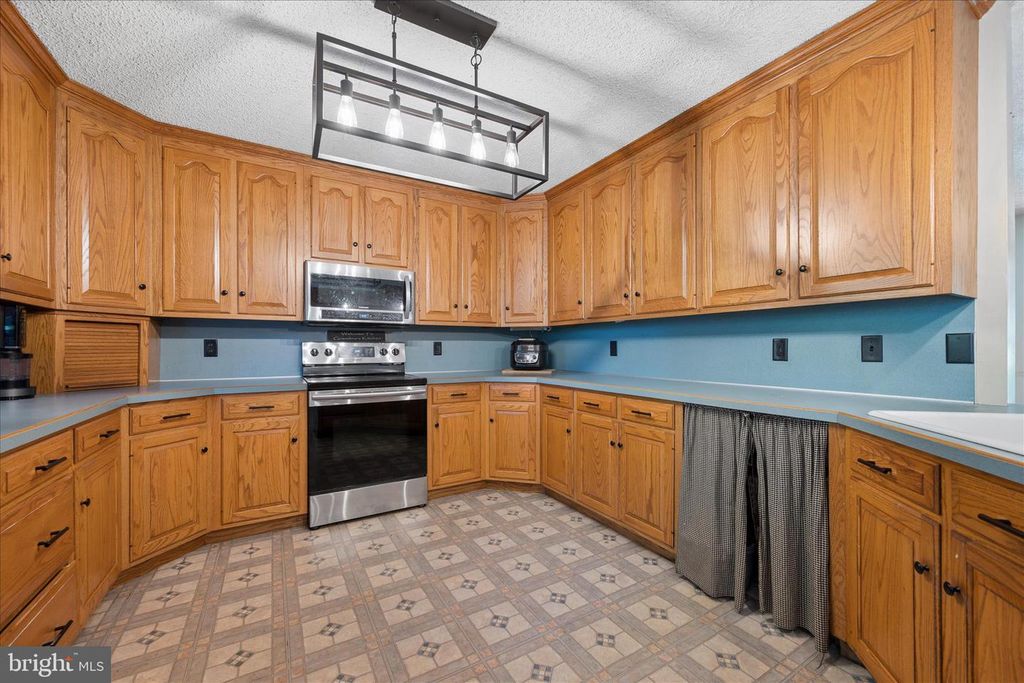 Image 13 of property listing at 8354 MOUNTAIN LAUREL RD, Boonsboro, MD 21713