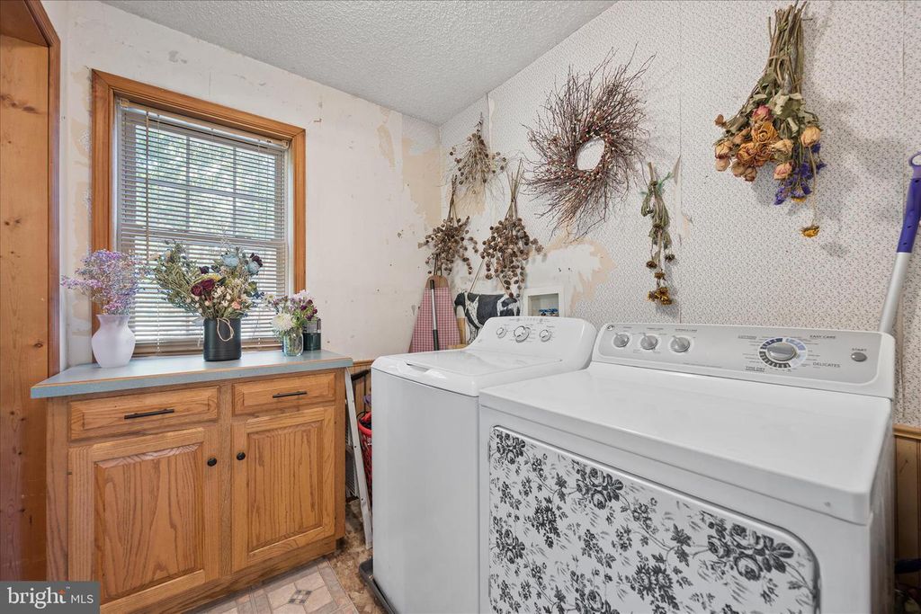 Image 16 of property listing at 8354 MOUNTAIN LAUREL RD, Boonsboro, MD 21713