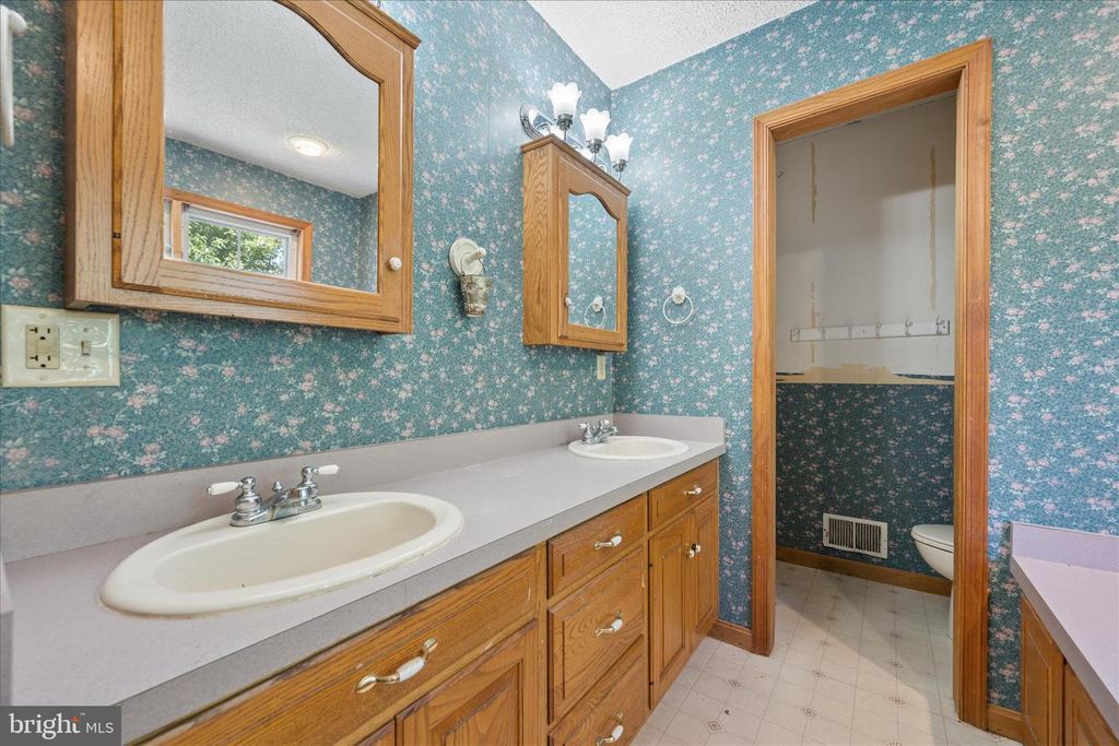 Image 19 of property listing at 8354 MOUNTAIN LAUREL RD, Boonsboro, MD 21713
