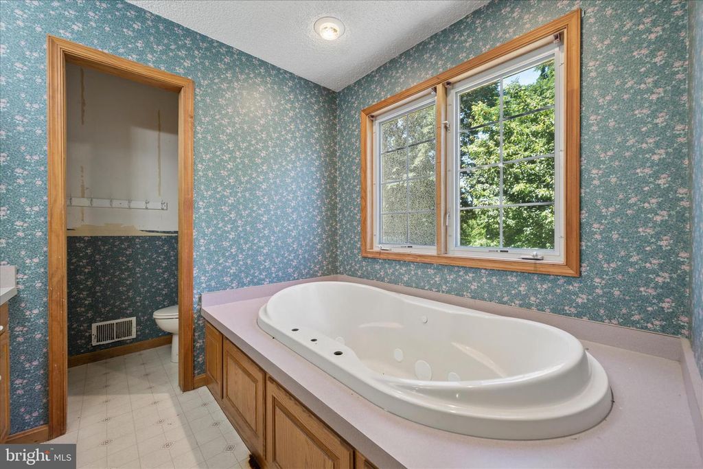 Image 20 of property listing at 8354 MOUNTAIN LAUREL RD, Boonsboro, MD 21713